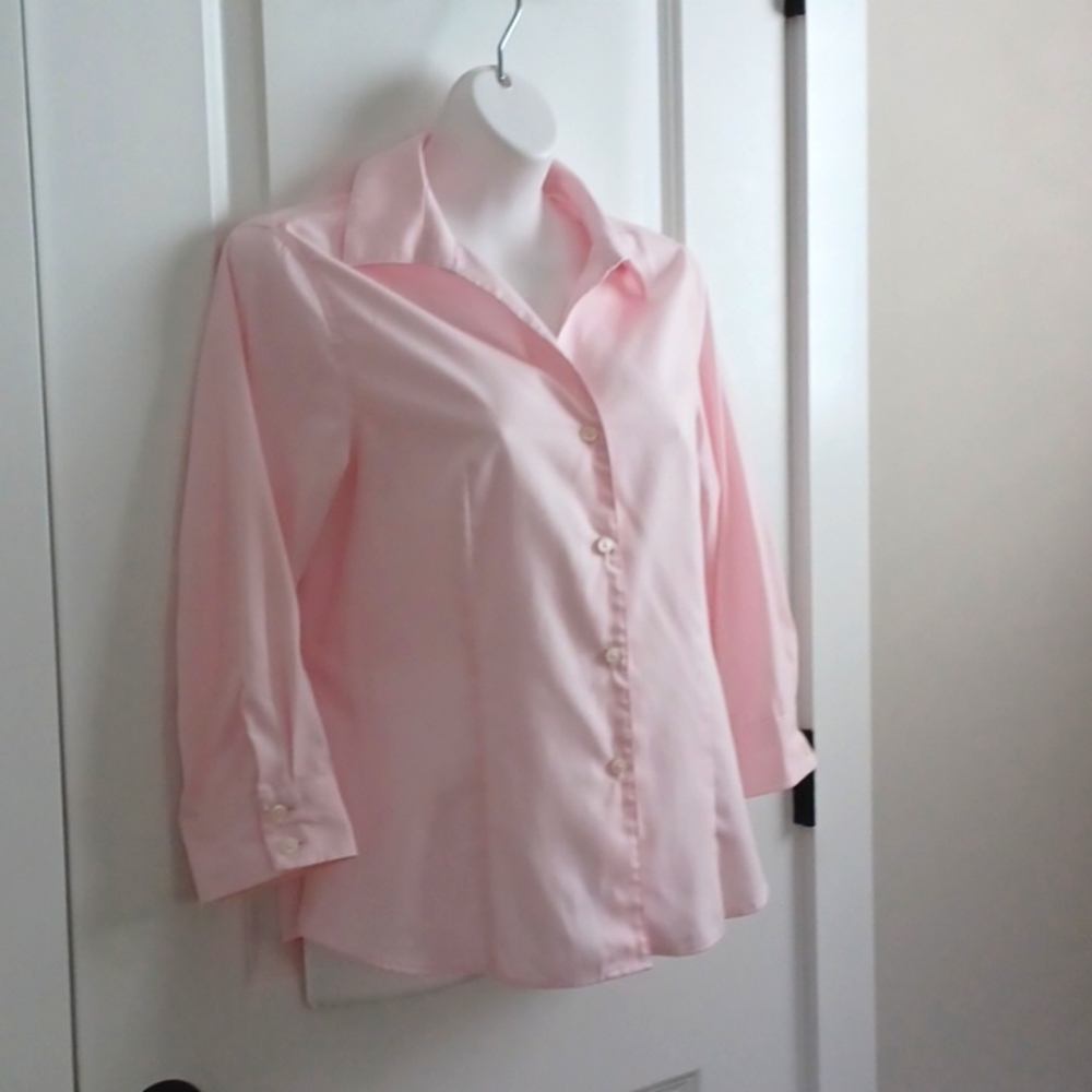 Classic button-up 3/4 length sleeve shirt, size medium